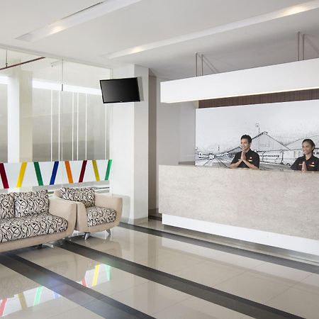 Amaris Hotel Madiun Exterior photo