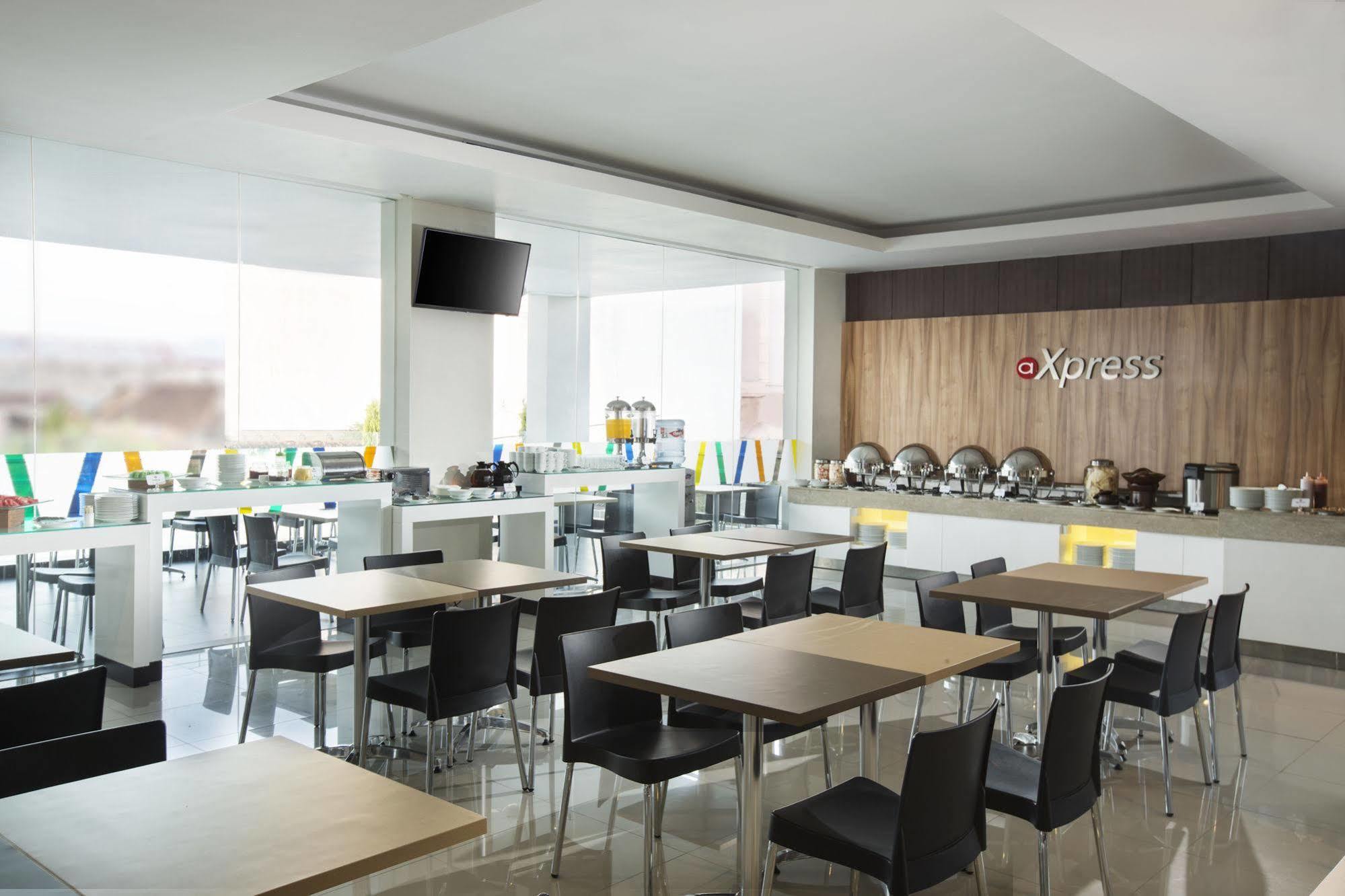 Amaris Hotel Madiun Exterior photo
